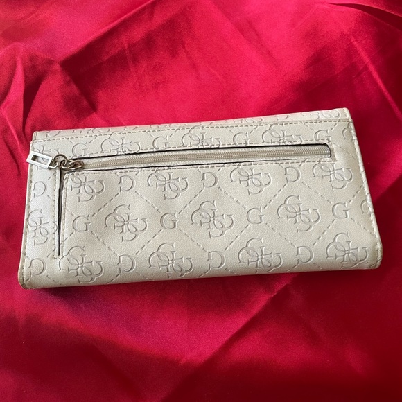 Guess White Leather Wallet - Picture 2 of 4